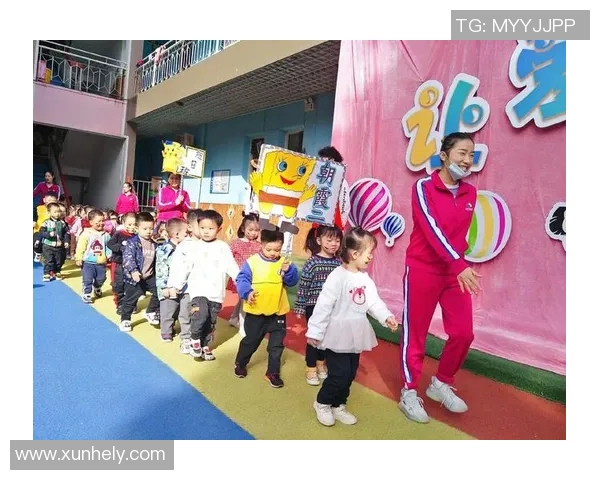 儿童画笔下的足球明星梦想世界展现童趣与激情 儿童画笔下的足球明星梦想世界展现童趣与激情