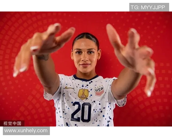 长头发足球明星的女儿继承了父亲的天赋与魅力成为新一代的运动小天才